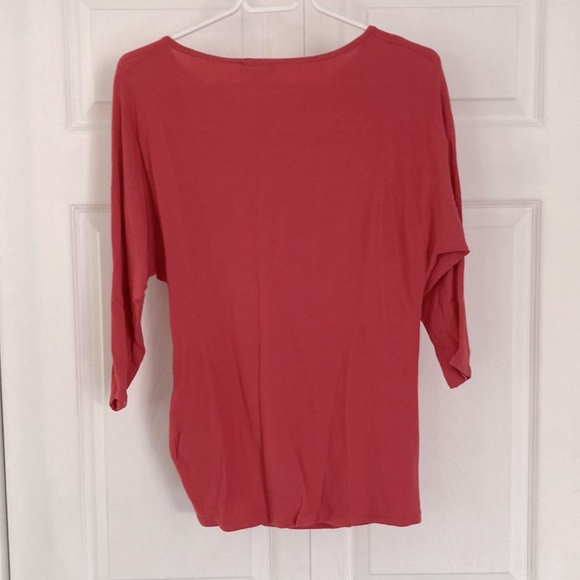 Three quarter sleeve top - Picture 3 of 4
